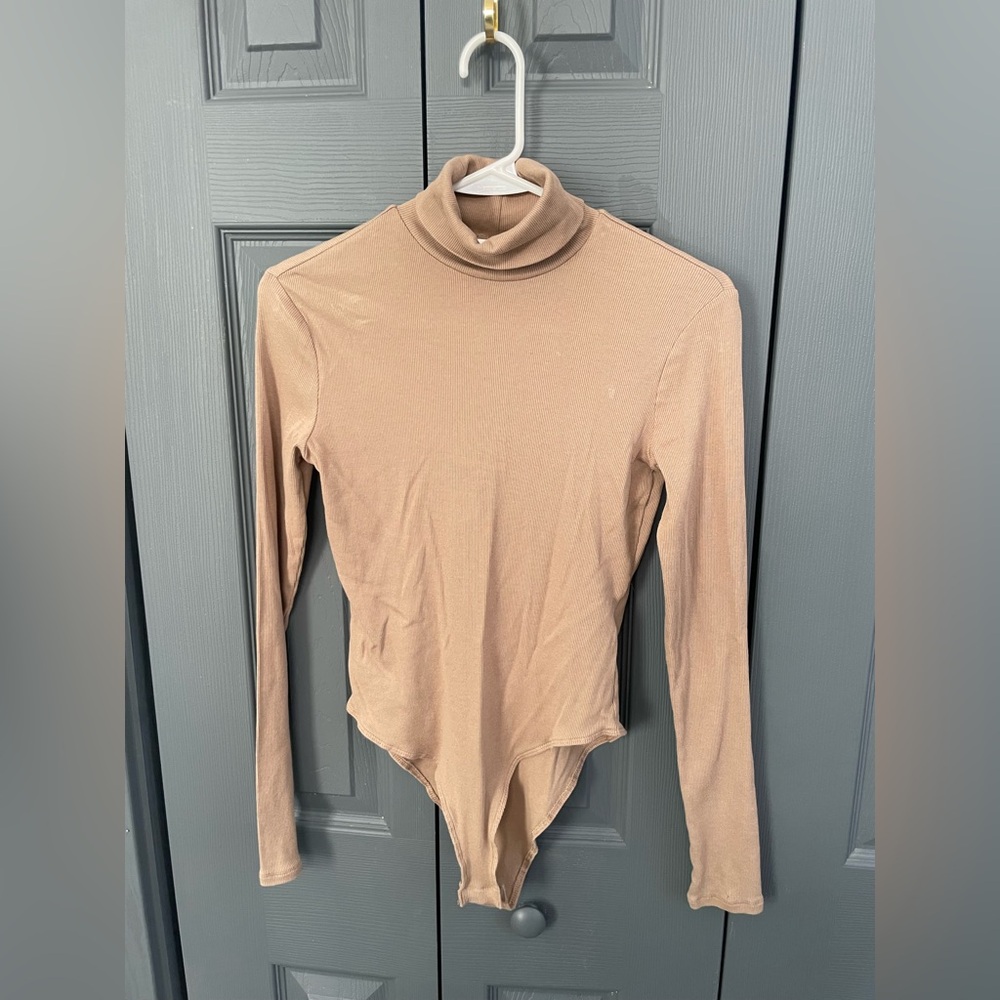 H&M Beige Long Sleeve Bodysuit